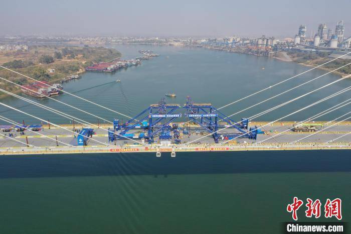 广西在建最大跨径斜拉桥——平南特大桥主桥合龙