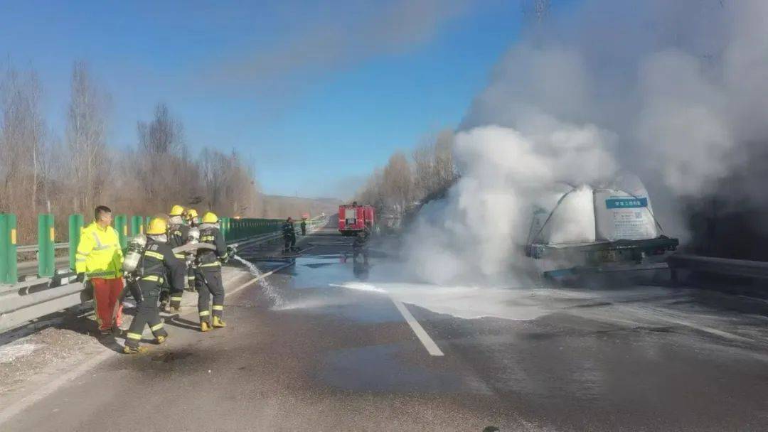 去太原方向的路上着火!