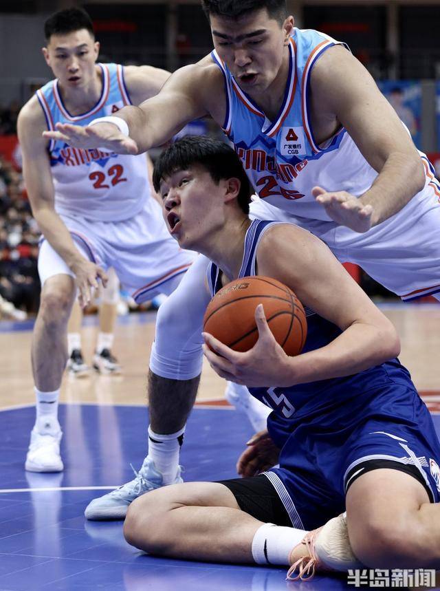 折翅雄鹰难越天山！大外援乔丹·米奇因伤缺阵，青岛男篮客场负于新疆男篮连胜终结