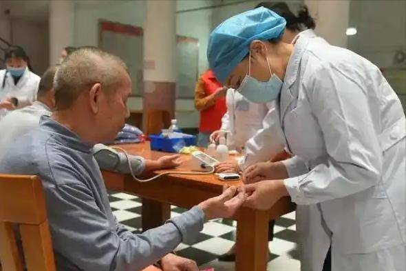 惊！这些日常行为竟悄悄损害骨骼健康 不容忽视：生活中的骨质疏松诱因