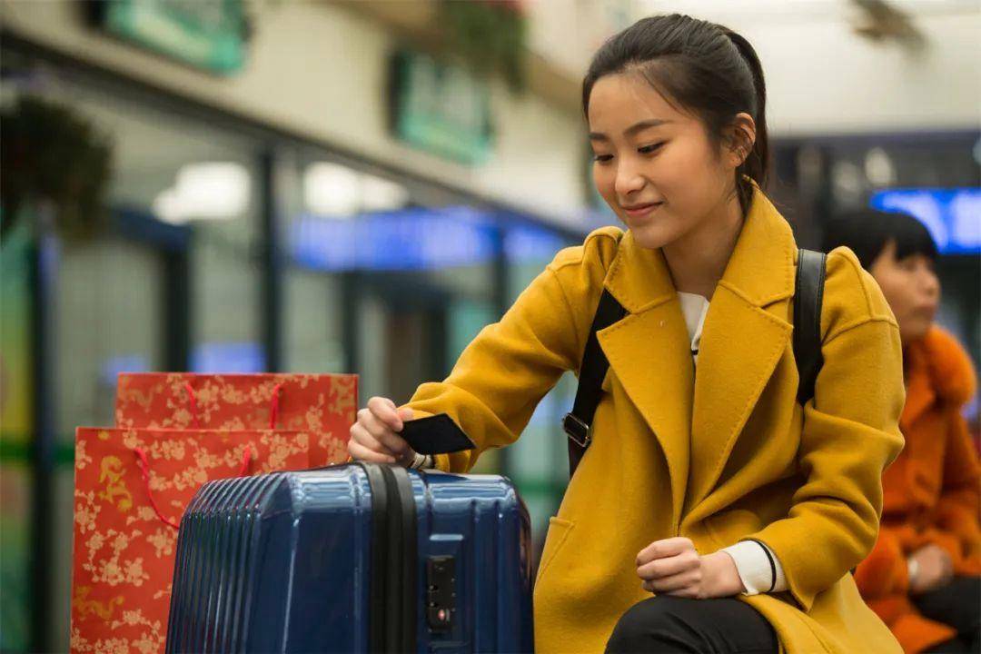 女人等你来“泡”时,控制不住这三个举动_情感_肢体_男人