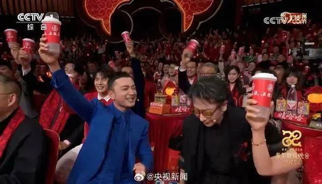 今年,尼格买提成功了!这次,又被王菲治愈了…… 今年,尼格买提成功了!这次,又被王菲治愈了……