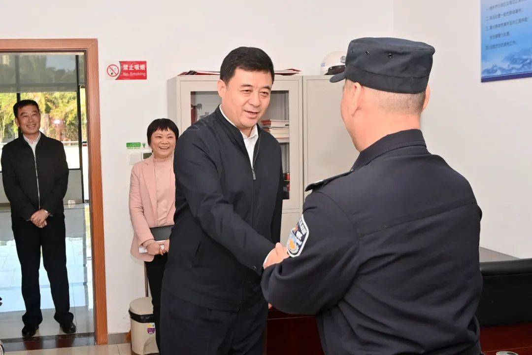 蔡朝晖在海口开展春节走访慰问并检查指导春节安保工作