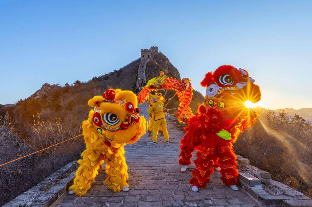 正月初一:拜大年,压岁钱,舞狮子