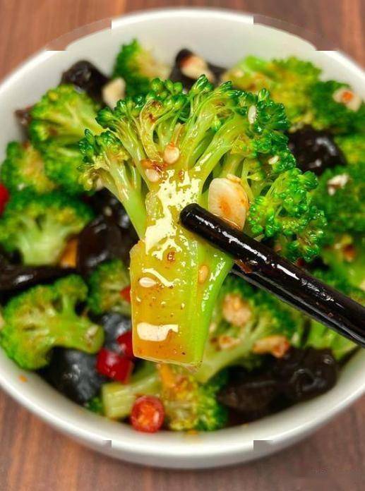 补气血的天然食材，女性健康美丽的秘诀，女性养生：用天然食材补气血的美味食谱