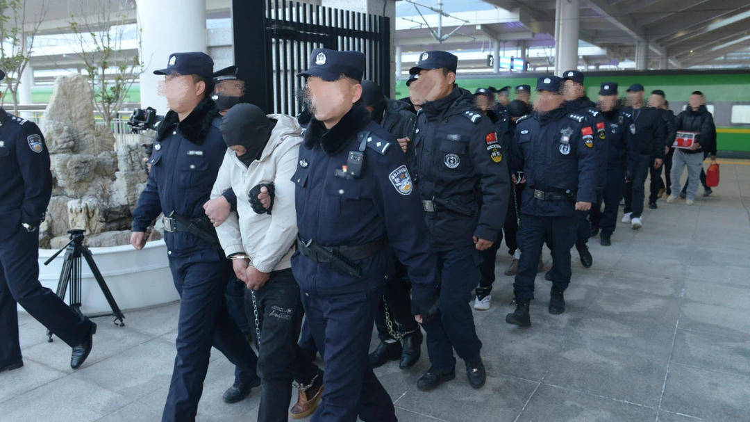 缴获冰毒1000余克 四川凉山公安除夕夜侦破一起特大贩毒案 缴获冰毒1000余克 四川凉山公安除夕夜侦破一起特大贩毒案