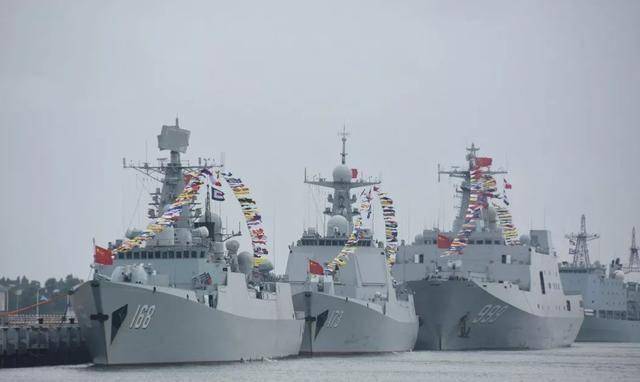 从美国海军访华看外交礼仪中的国家尊严：刘华清将军的强硬态度 刘华清将军的坚守：美国海军访华背后的礼仪之争
