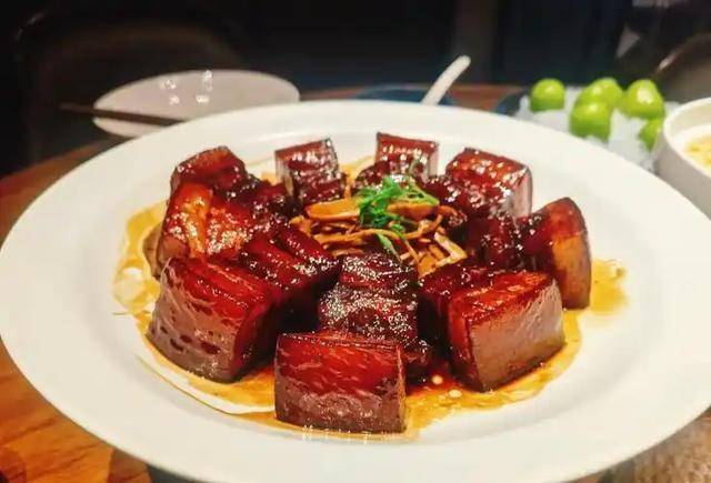 揭秘：对老年人有害的隔夜菜，隔夜菜：老年人健康的潜在威胁