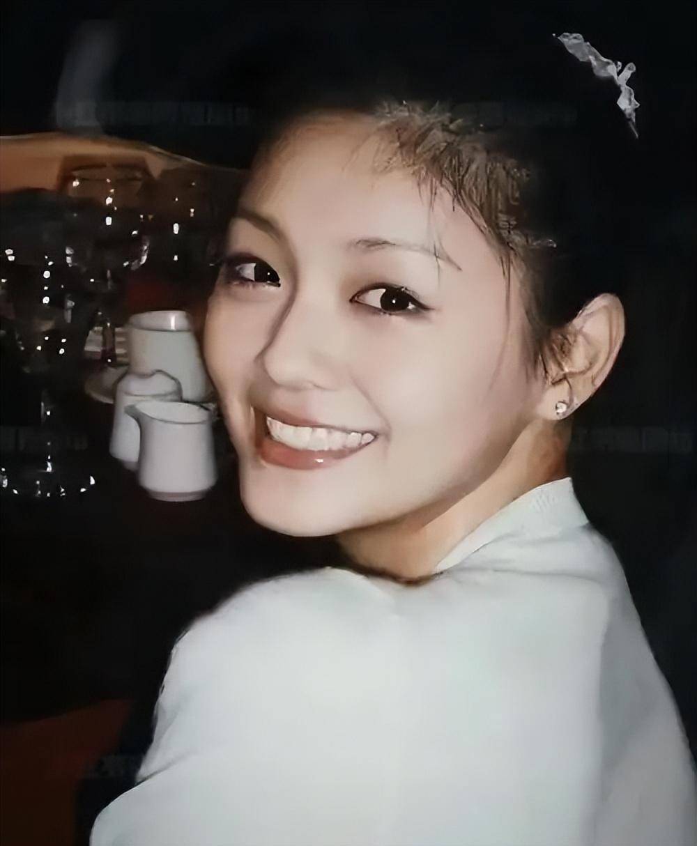 原创大s临终细节曝光儿女丈夫母亲均陪伴在侧汪小菲露面眼睛哭红