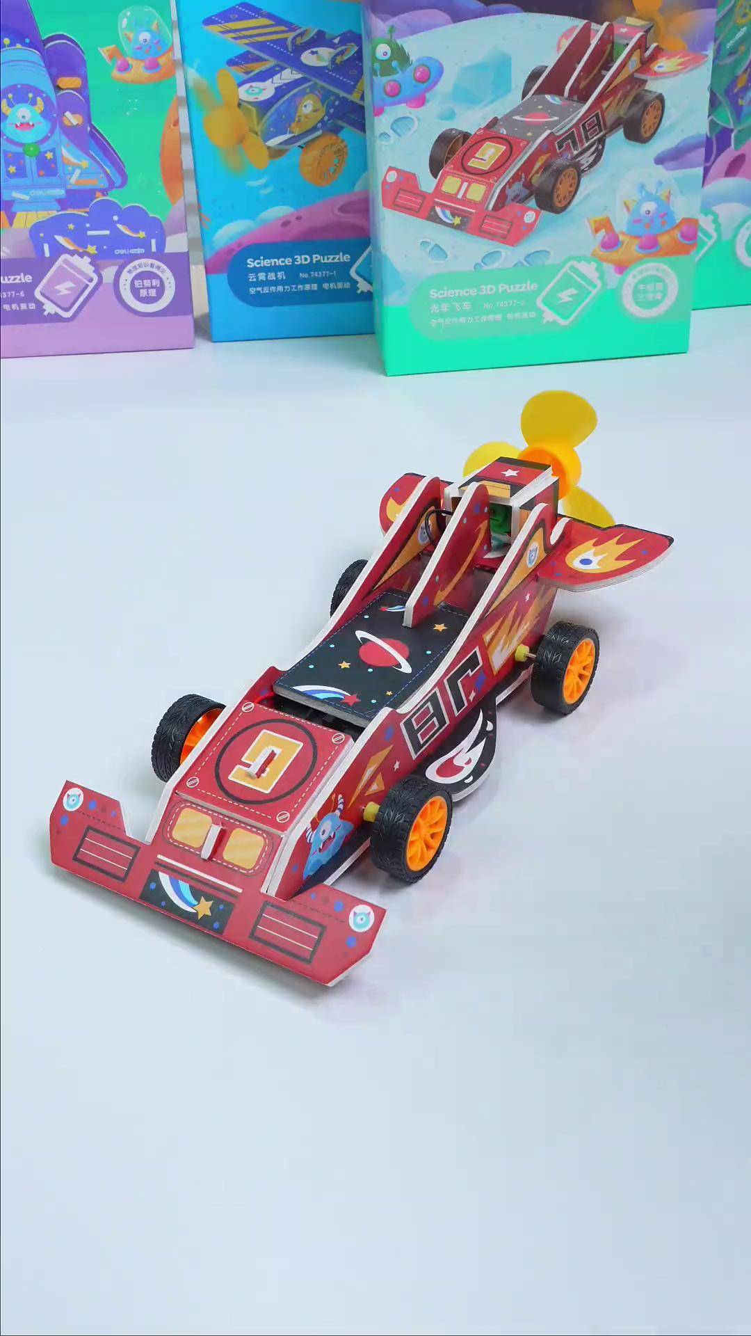 根据牛顿第三定律,做反作用力赛车! 这样的科学小制作,可太有意思啦!