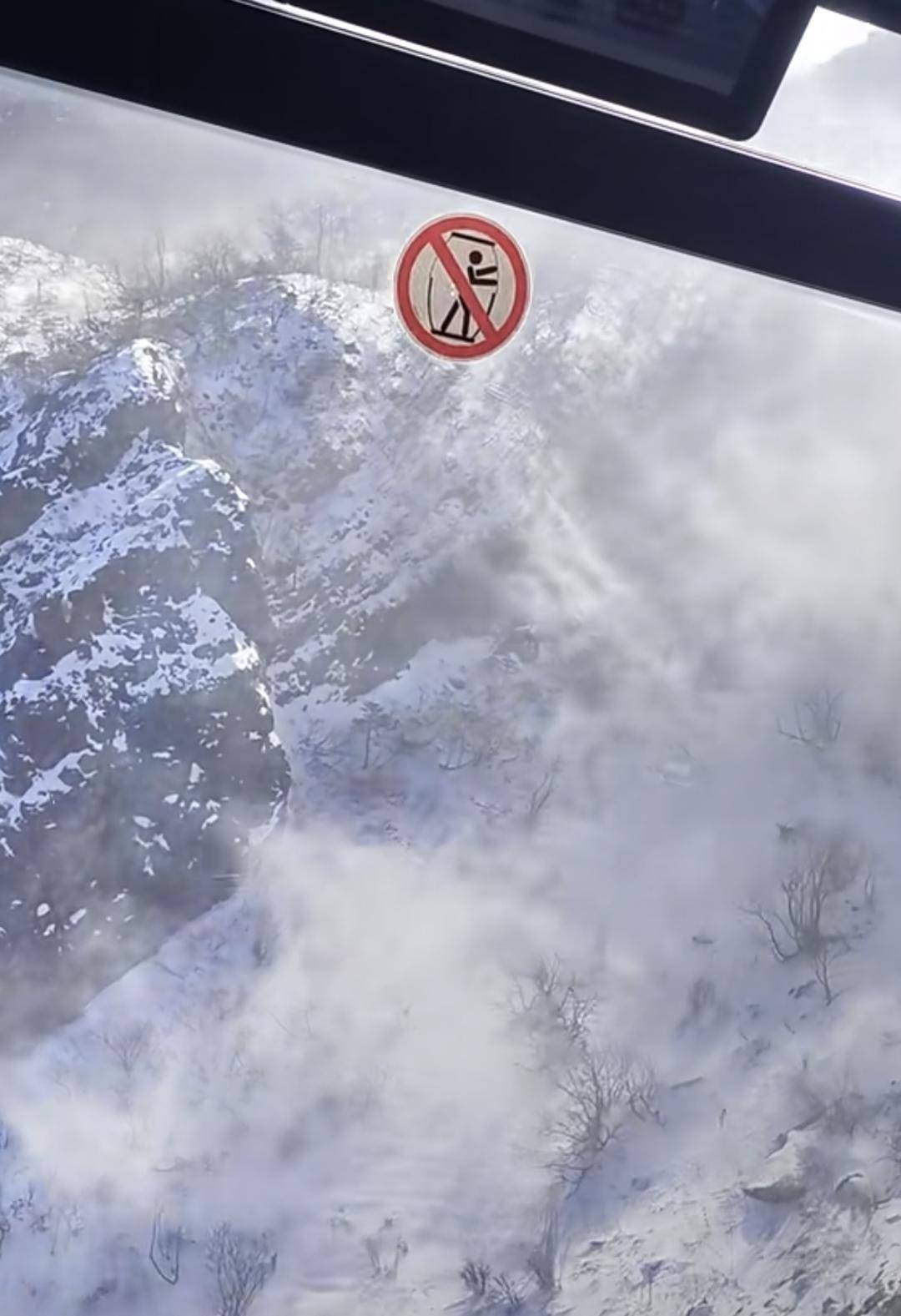 图片[3]-有游客被困玉龙雪山山顶？景区回应：现在是雪山风季 已实行限流 -华闻时空