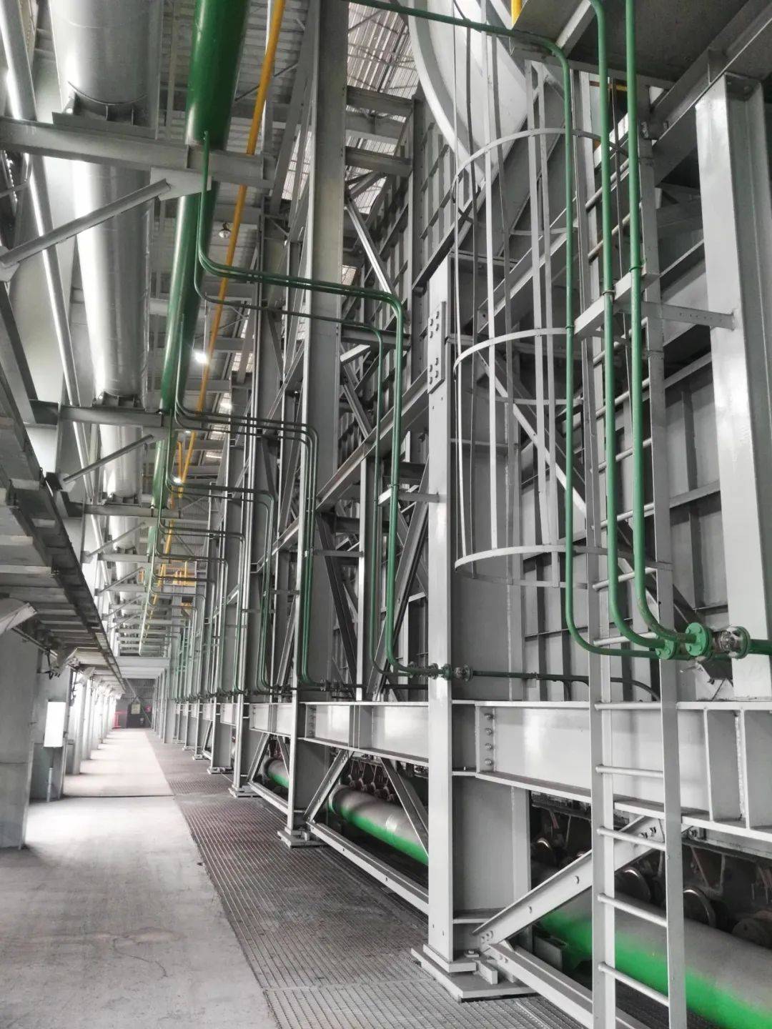 工艺创新领域取得新突破,全国最大的带式焙烧机球团投笼工业试验成功