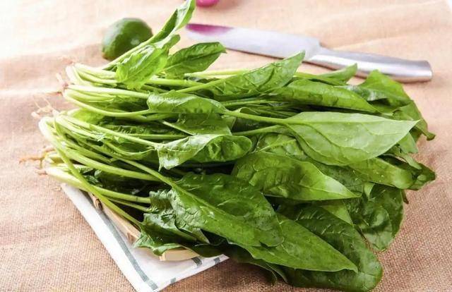菠菜虽营养，食用有讲究 菠菜食用不当可能带来健康风险