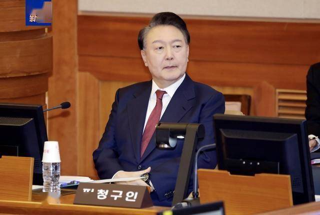 韩国宪法法院弹劾案辩论：各方陈述与尹锡悦的辩解，韩总统弹劾案庭审：证人登场，尹锡悦事件新进展