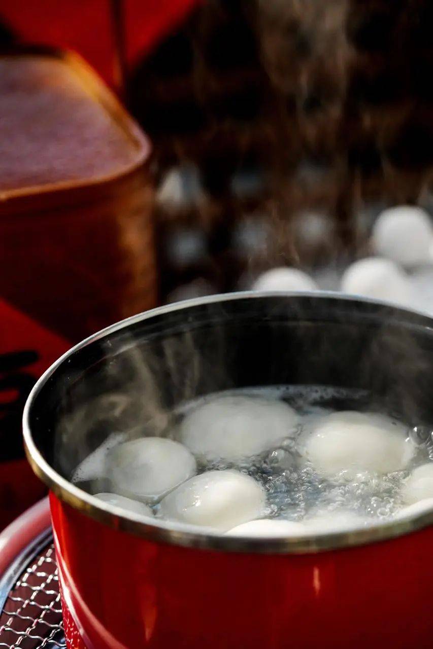 不愧是中华老字号汤圆儿一口吃下一整年的福气