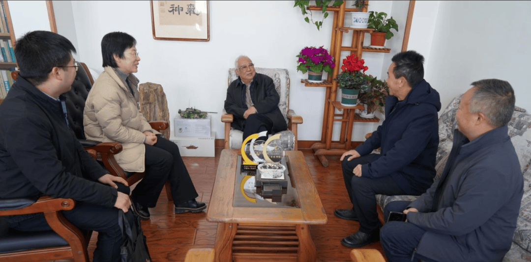 宁邦市总工会新春探问劳模企业家夏鼎湖