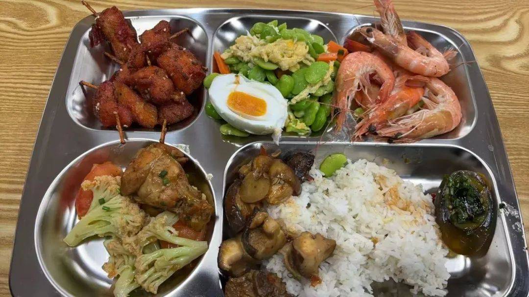 新洲一中航天校区正式开学