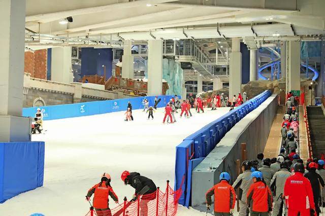 亚冬会精彩开赛浦东冰雪运动热度高涨“冰雪经济”更火了(图7)