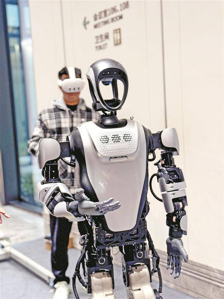乐聚机器人:聪明如博士 便宜如家电