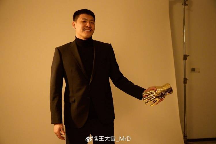 获中国足球金手套奖，王大雷发文：既是荣誉也是鞭策自己的动力