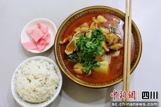 凤凰联盟官网南部肥肠：从船工伙食到地方名小吃(图1)