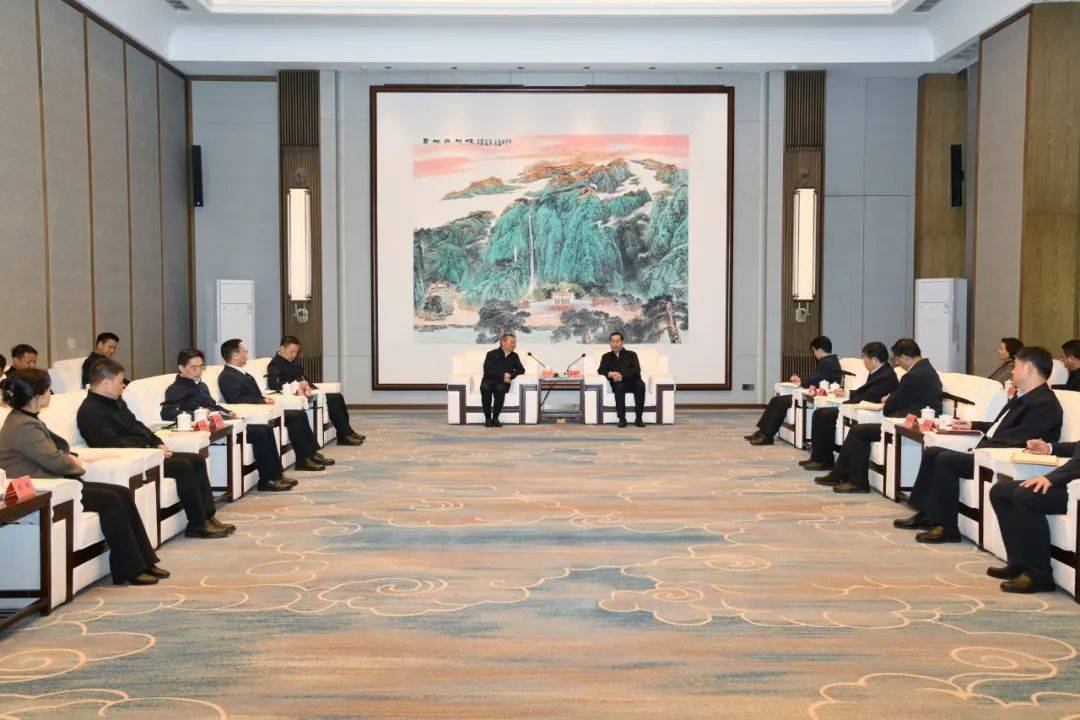 胡忠雄在石与河北省委常委、石家庄市委书记张超超举行会见 胡忠雄在石与河北省委常委、石家庄市委书记张超超举行会见