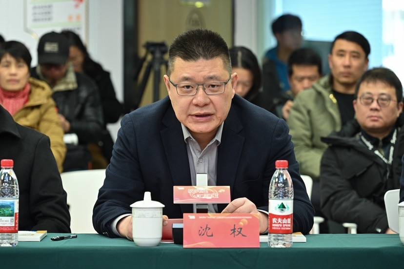 徐汇区委副书记沈权在致辞中对徐家汇街道的党建引领“三驾马车”协同推