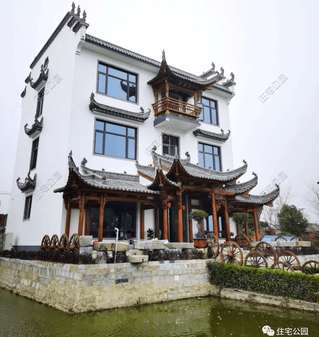 徽派建筑,这一中国传统风格的典范,以黑白灰为主调,散发出宁静与和谐