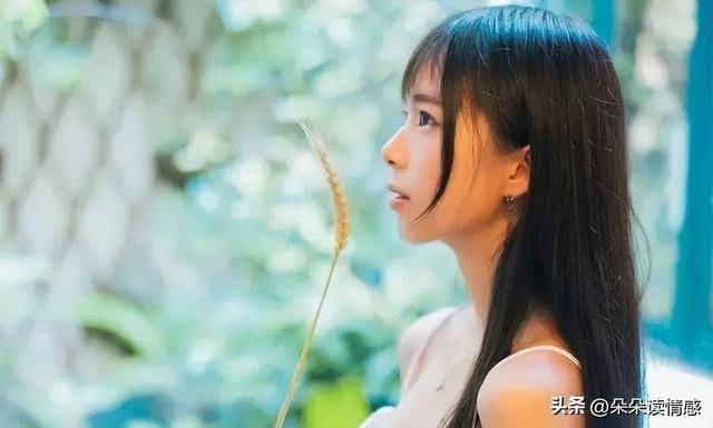 读懂女人心动信号：4个反应背后的爱意