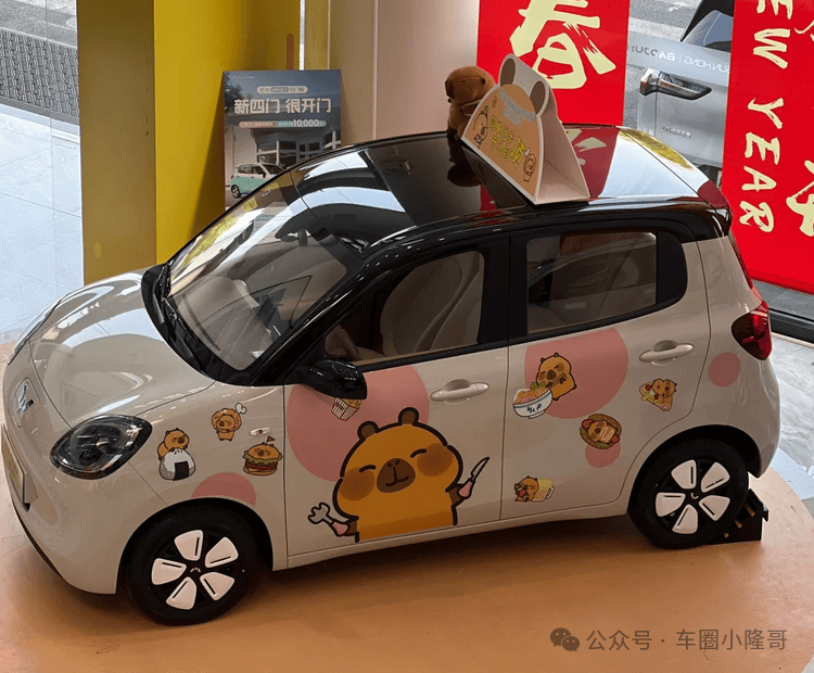 宏光MINIEV四门版上市 售价4.48万元起：引领代步车2.0时代的出行新宠