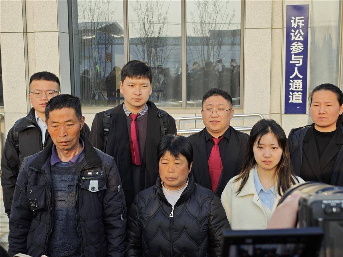 网红罗大美遭绑架遇害案开庭,家属:重点关注除主犯外