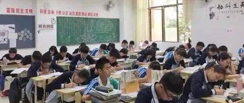 高中双休的风正在席卷河南!_教育_发展_内卷