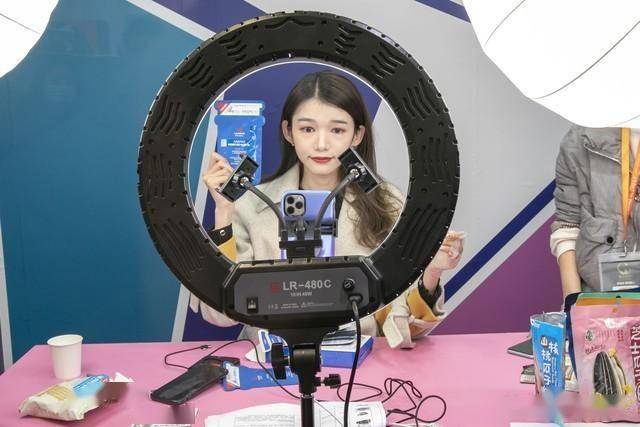 抖音网红讲堂=抖音上很火的讲师是哪个