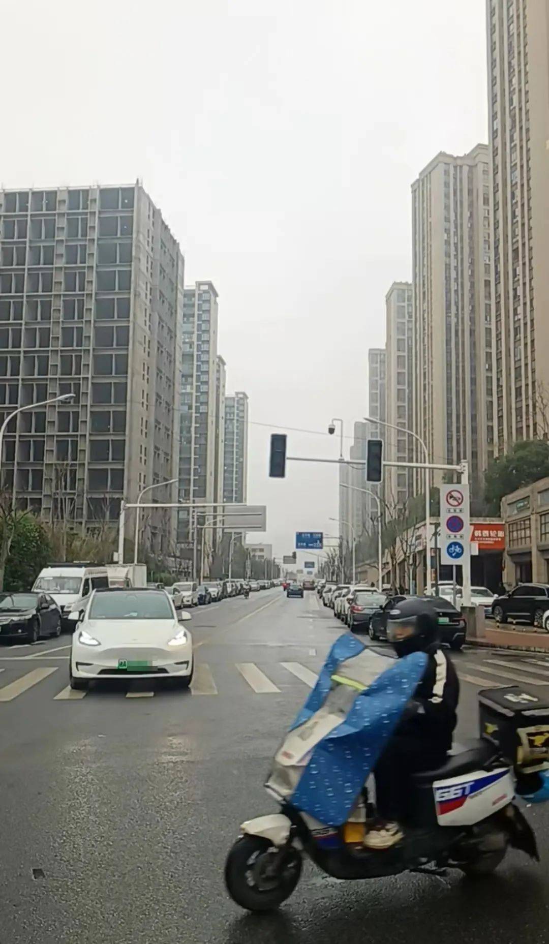 长沙一道路红绿灯超1月不亮人车靠“感觉”通行回应：将检测修复新利体育入口(图1)