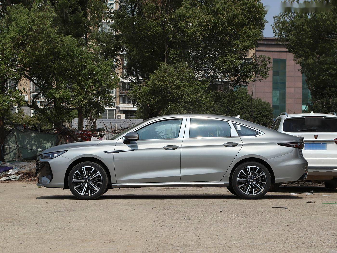 奇瑞全新轿跑到店将于3月25日上市,预售11.99万起,搭载2.0t引擎