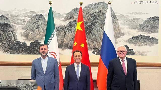 中俄伊携手，人类命运共同体曙光初现，中国制造资源博弈获胜，特朗普困境何解？