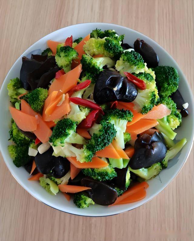 想减脂？试试这几道清爽蔬菜美食，清肠减脂就靠它们！几款蔬菜食谱大揭秘