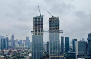 前海自贸时代中心项目完成高空连廊提升_中建一局_片区_湾区