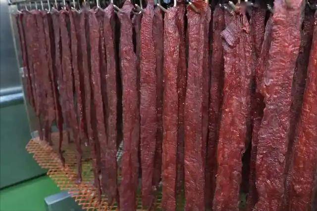 别被“健康假象”骗了，高血压饮食有陷阱 面条、肉干、代餐粉，高血压患者饮食的隐形杀手