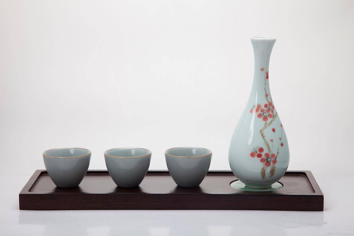 花樽:古老的装饰品,如何在现代家居中焕发新生?_花卉_艺术_插花