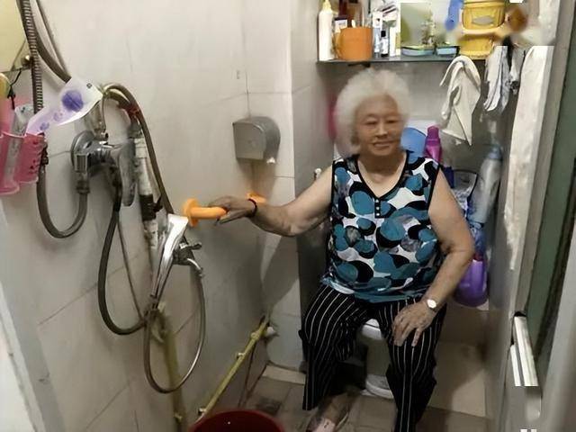 60岁以上人群，清晨正确开启方式，守护血压！，警惕！60岁后清晨这些习惯成血压“杀手”