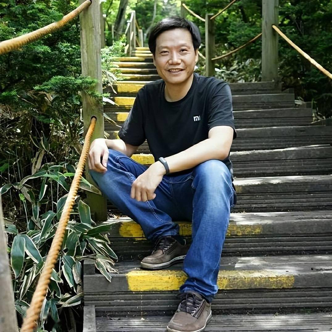从青涩少年到魅力企业家，雷军气质进化大揭秘