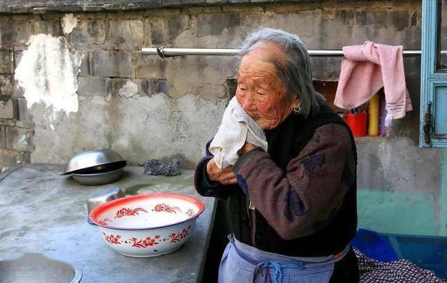 惊！60 岁后洗头的这些“坑”，你踩了几个？