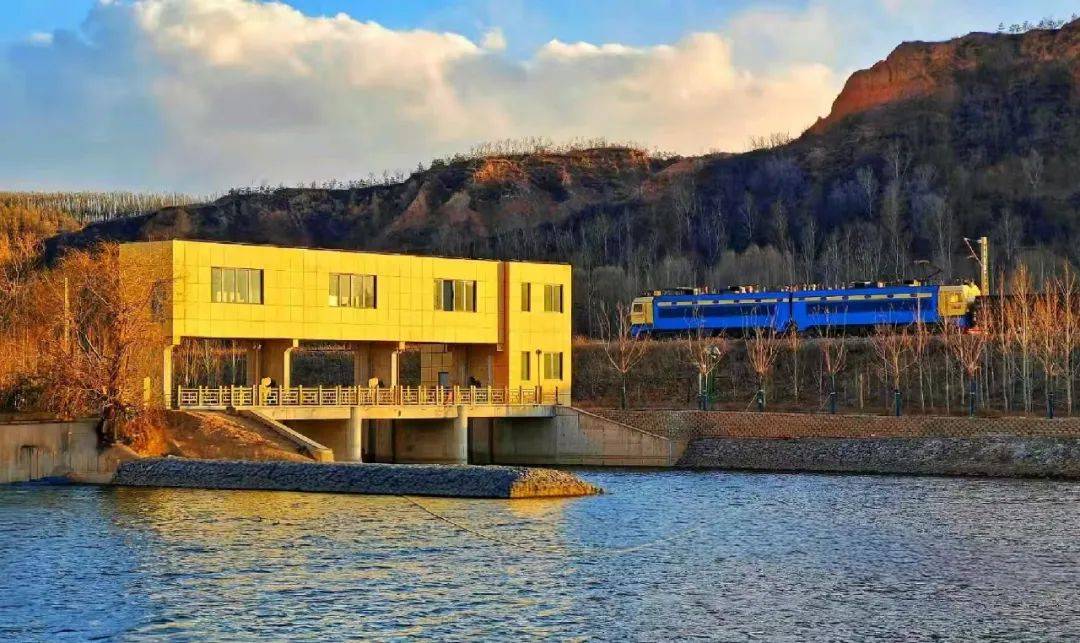 寿阳县滨河公园的落日美景,不仅是大自然的馈赠,更是城市中不可多得的