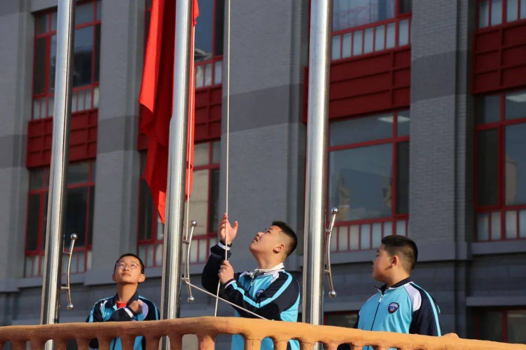 缅怀革命先烈,弘扬民族精神