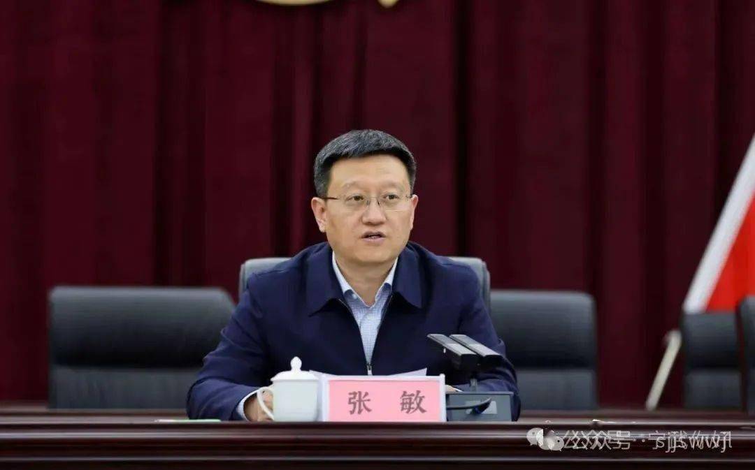 宣布省委,市委关于县委主要领导调整的决定:赵亚峰同志任宁武县委书记