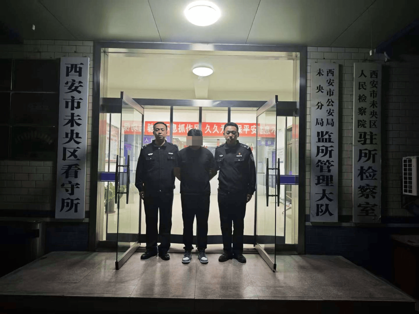 西安一地铁口电动自行车刹车线被剪断，嫌疑人被刑拘！系不满门前道路被阻碍 律师解析 (图1)