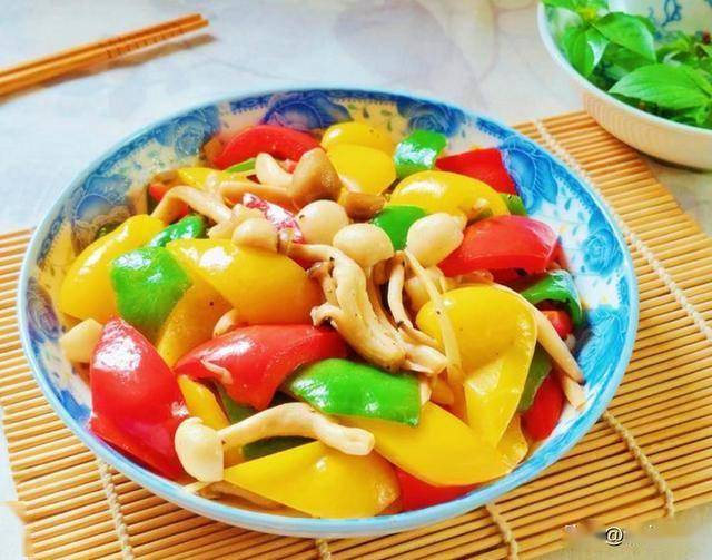 甜椒炒肉丝做法_甜椒嫁接育苗_甜椒酿肉食谱