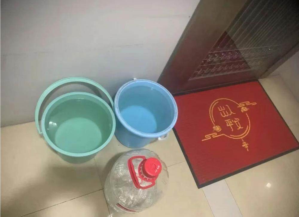 埋地水管破漏中海物业一小区15小时筑牢供水保障星空体育入口防线(图2)