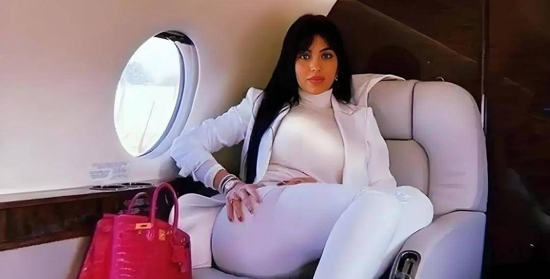 伊莲娜社交平台粉丝对比_C罗现任女友乔治娜_欧洲杯太太团c位争夺战：c罗挚爱——乔治娜